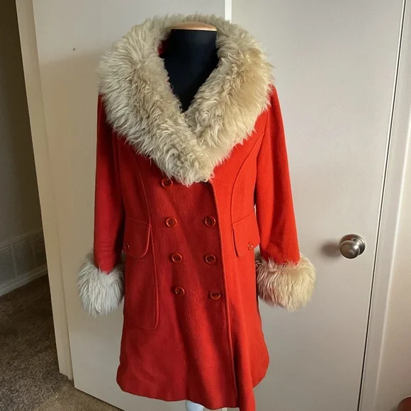 25. Vintage Retro 60s 70s Sears Red and Cream Pea Coat with Luxurious Fur Collar - Picture 1 of 16
